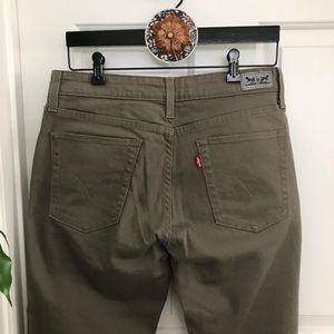 Levis Mid Rise Skinny